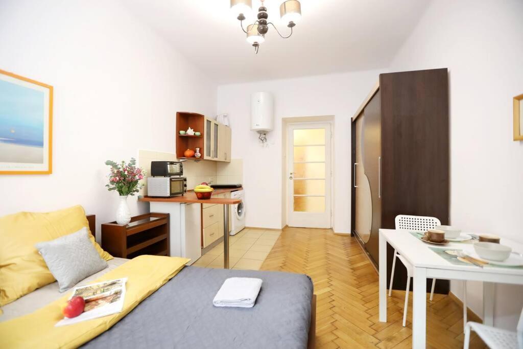 Batorego Cosy Apartment Cracovia Exterior foto